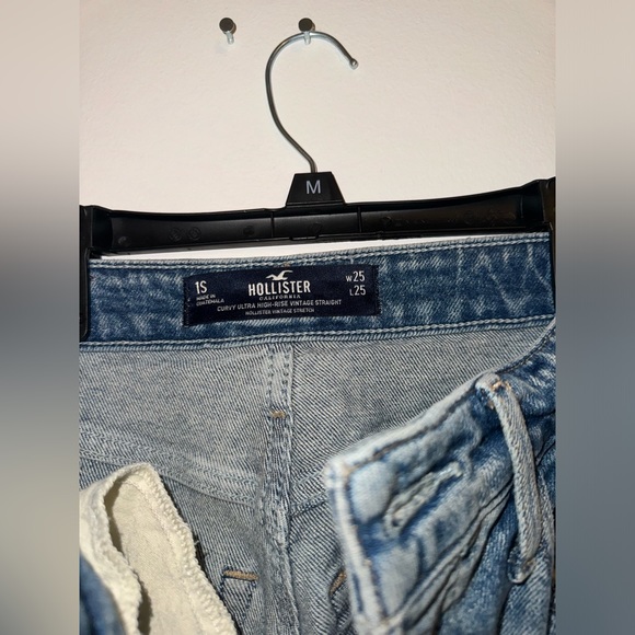 Ripped Hollister mom jeans - Picture 3 of 3